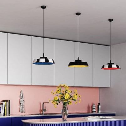 Lampada a sospensione Circus Black by Karman con diffusore in ceramica giallo oro, tecnologia LED integrata, dimmerabile TRIAC, diametro 24 cm