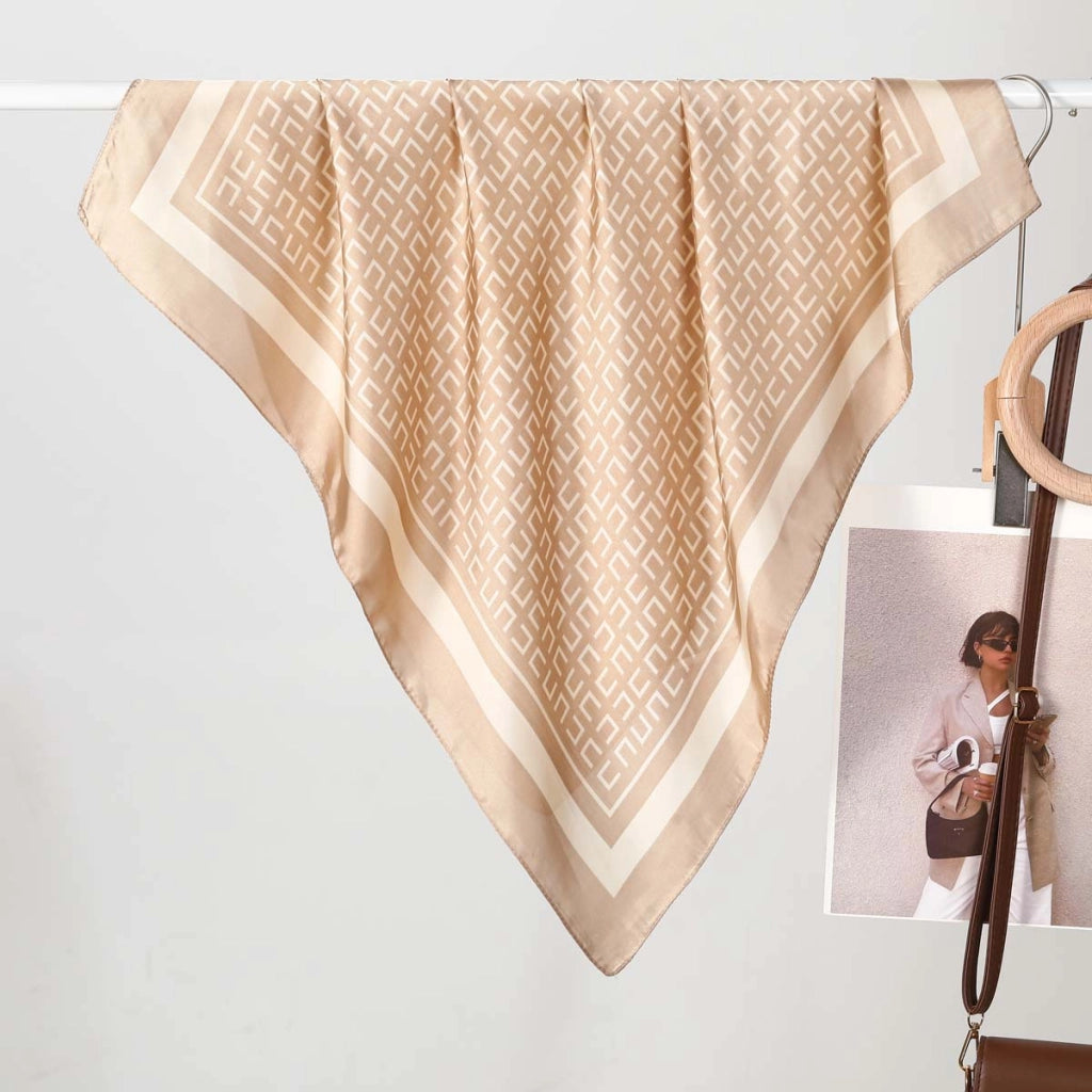 Eleganti e trendy sciarpe di seta da donna, realizzate in pura seta.