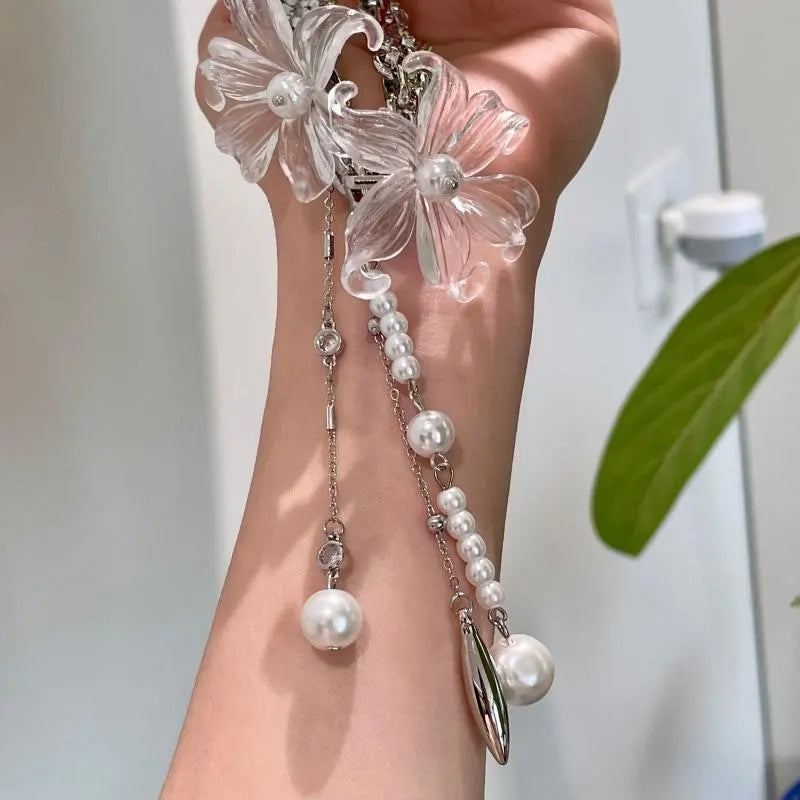Collana vintage fatta a mano con fiore trasparente, perle e nappa, regalo di Natale o compleanno.