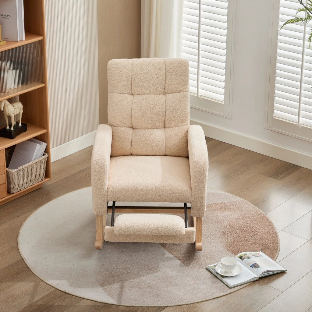 Poltrona a dondolo beige in boucl¨¦ con struttura in legno massello, schienale alto e tasca laterale