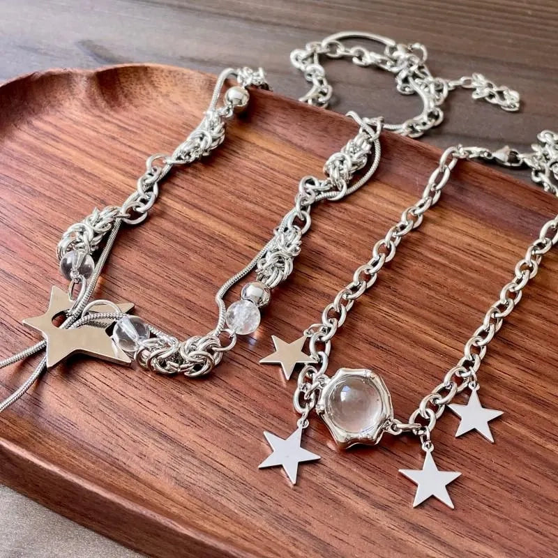 Collana con nodo a stella a cinque punte realizzata a mano con perline di cristallo, regalo di Natale o di compleanno.