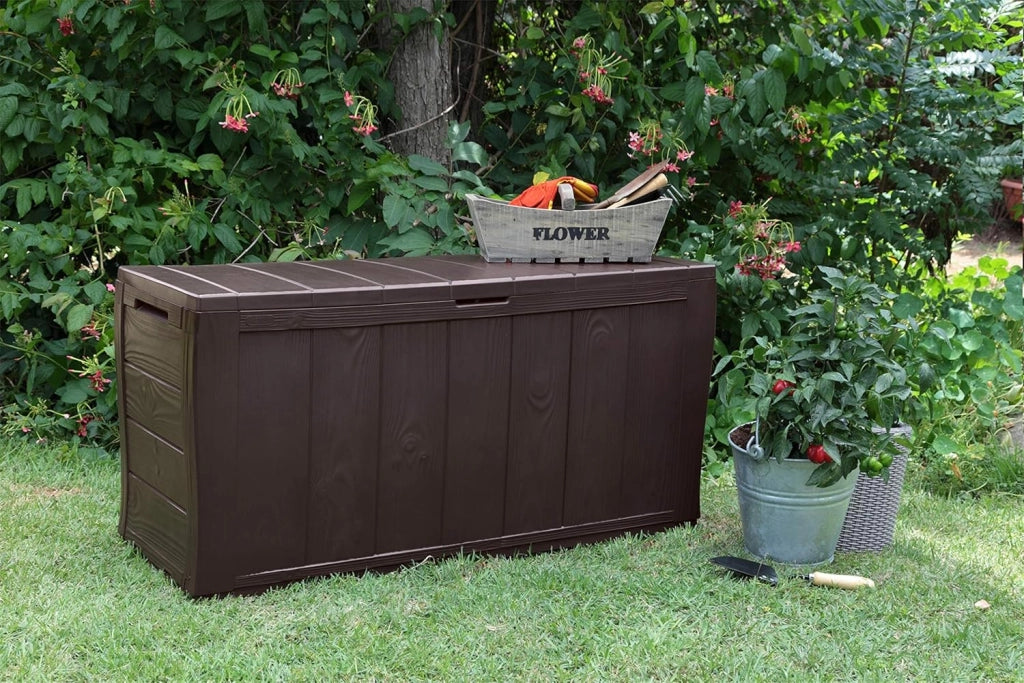 Baule da Giardino in Resina Effetto Legno con Ruote e Chiusura Lucchettabile Colore Marrone Sherwood Keter