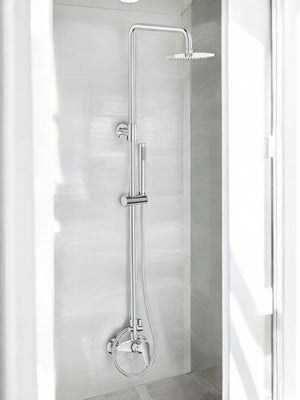 Colonna doccia completa di miscelatore pronta per l'installazione