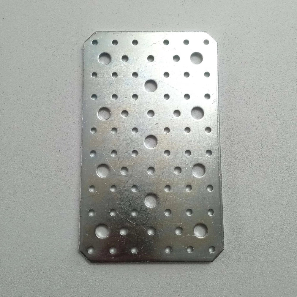 Piastra 4x120x300mm super pesante diritta con angoli smussati zincata bianca