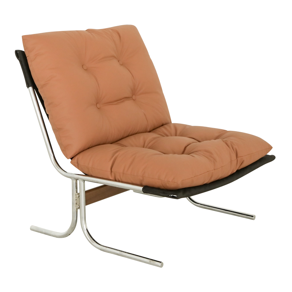 Poltrona lounge con rivestimento sfoderabile; gambe in cromo marrone