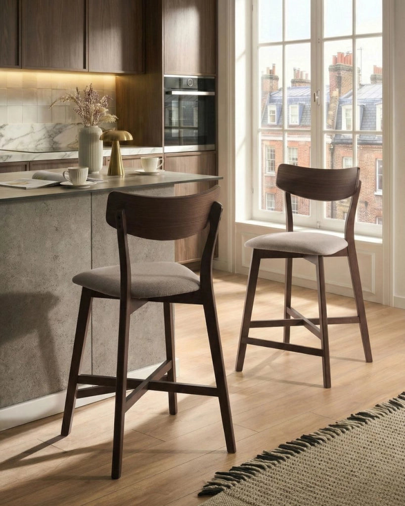 Set di 2 sedie da pranzo con seduta in tessuto beige e marrone e struttura in legno massiccio retrò senza braccioli