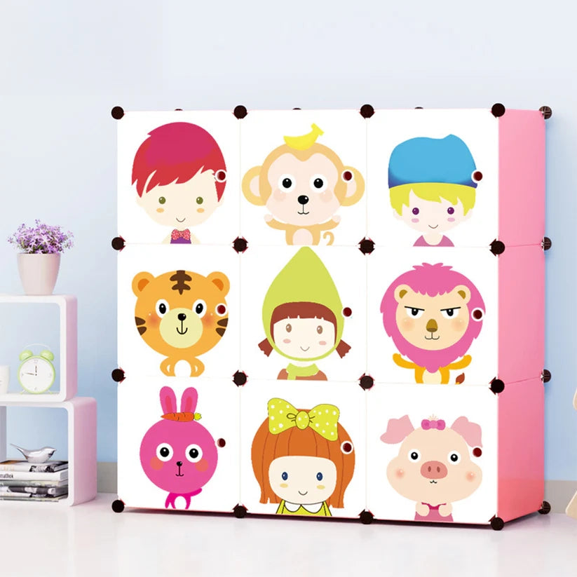 Scaffale guardaroba per bambini, modulare e colorato, perfetto per vestiti e giocattoli.