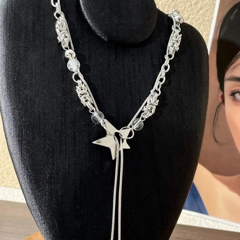 Collana con nodo a stella a cinque punte realizzata a mano con perline di cristallo, regalo di Natale o di compleanno.