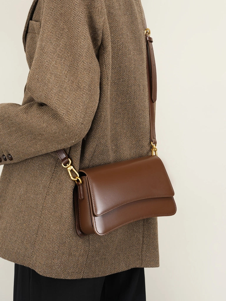Borsa a tracolla Boston Shell in vera pelle, marrone.