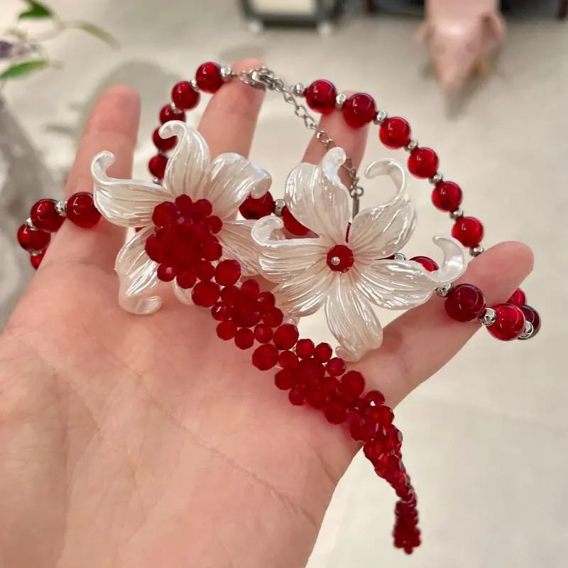 Collana con anello a forma di fiore di cristallo rosso, realizzata a mano, regalo di Natale o di compleanno.