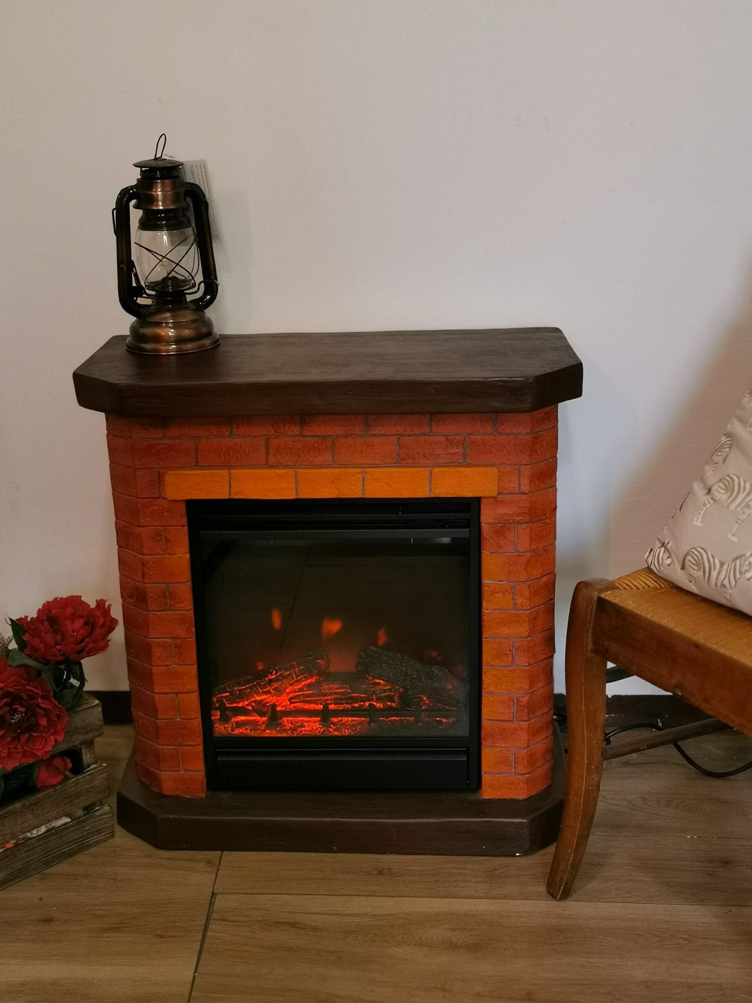 Camino Elettrico da Pavimento 66x65x28 cm Effetto Fiamma 1800W Vannini Bricchetto