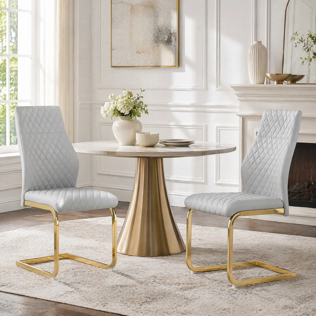 Set di 2 sedie da pranzo in PU grigio chiaro con schienale alto; struttura in metallo oro