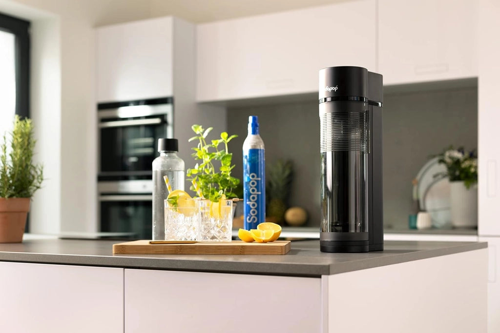 Aeratore Logan Starter Set con cilindro CO₂, con 2 bottiglie di vetro (850 & 600 ml) e 1 bottiglia in PET (850 ml), colore nero opaco, altezza 42,6 cm