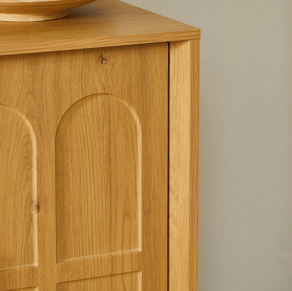 Sideboard con ripiani regolabili e ante curve in MDF naturale