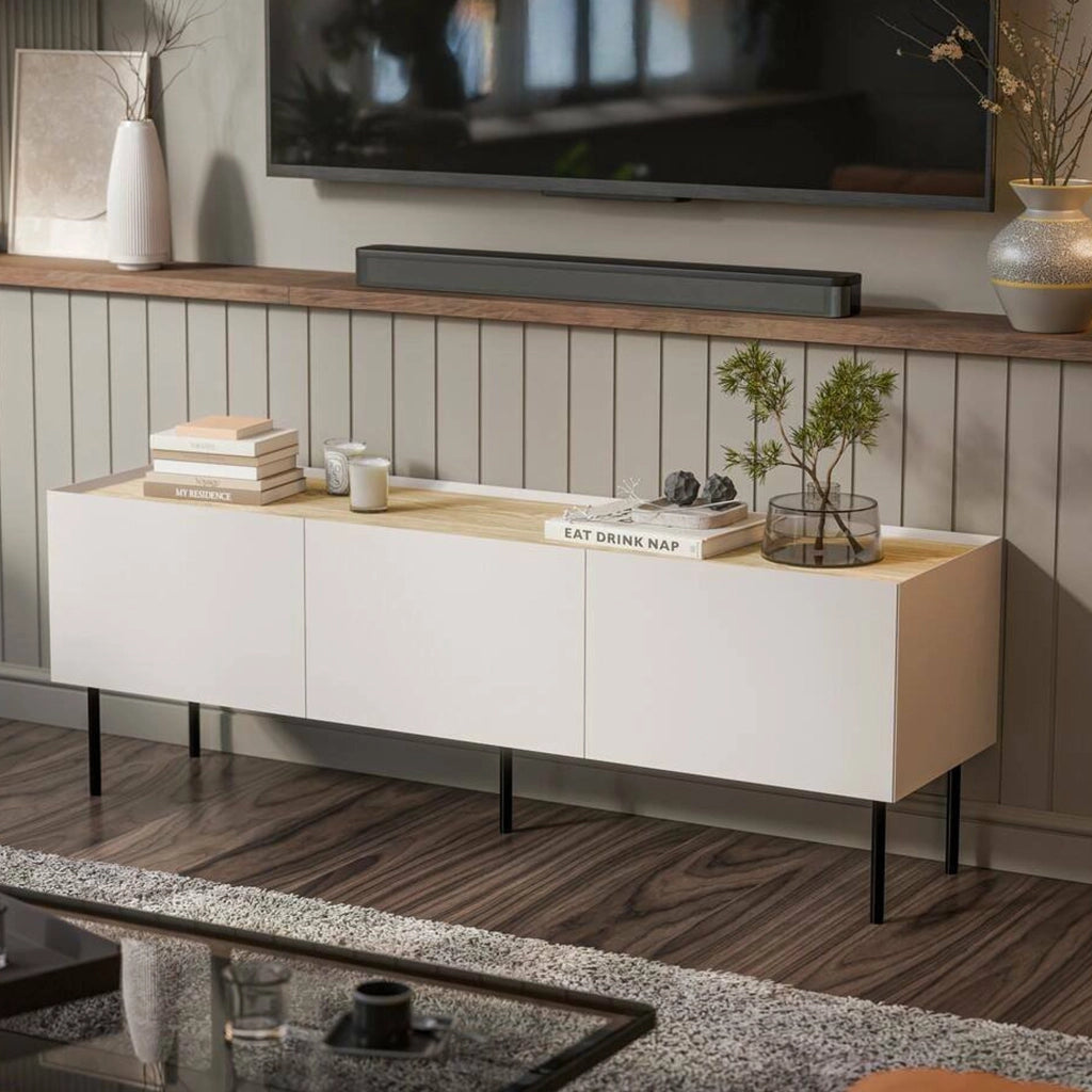 Mobile porta TV Calanna, Madia da salotto con tre ante battenti e tre vani interni, Rialzato da terra, 150x40 h52 cm, Beige e Rovere