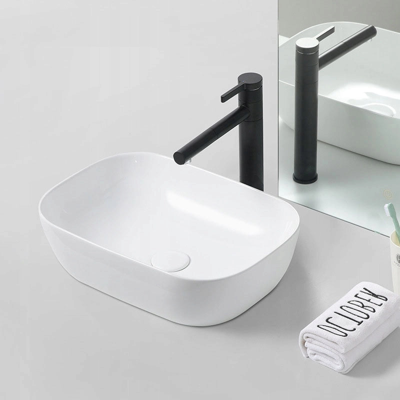 Lavabo da appoggio rettangolare in ceramica da posizionare sul piano di lavoro, bianco, moderno