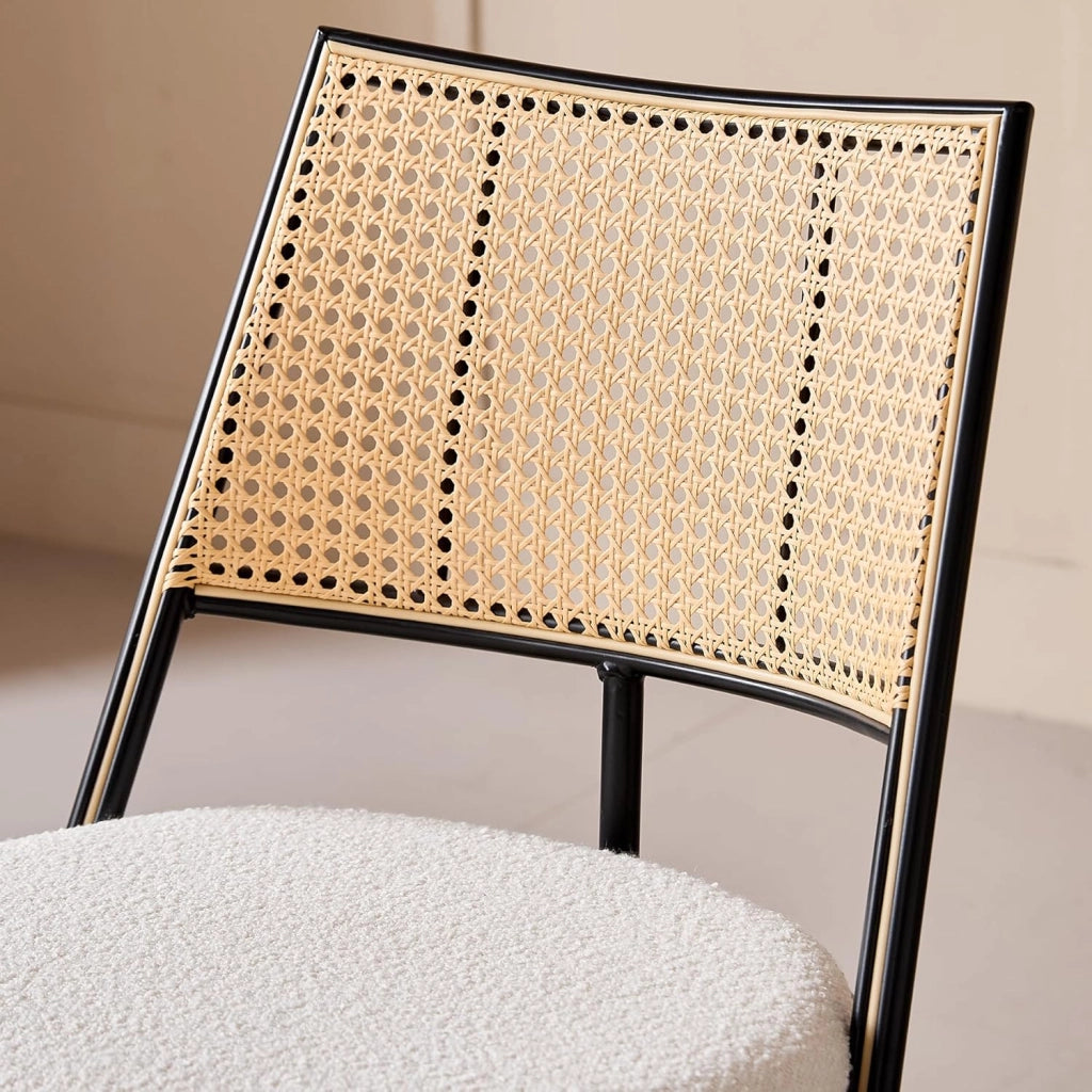 GrandCA HOME Set Tavolo e Sedie da Pranzo,Tavolo da Pranzo Quadrato da 140cm,4 Sedie Iimbottite in Rattan,sedie Imbottite in Rattan,Adatte Per Sala da Pranzo,Cucina e Soggiorno #02