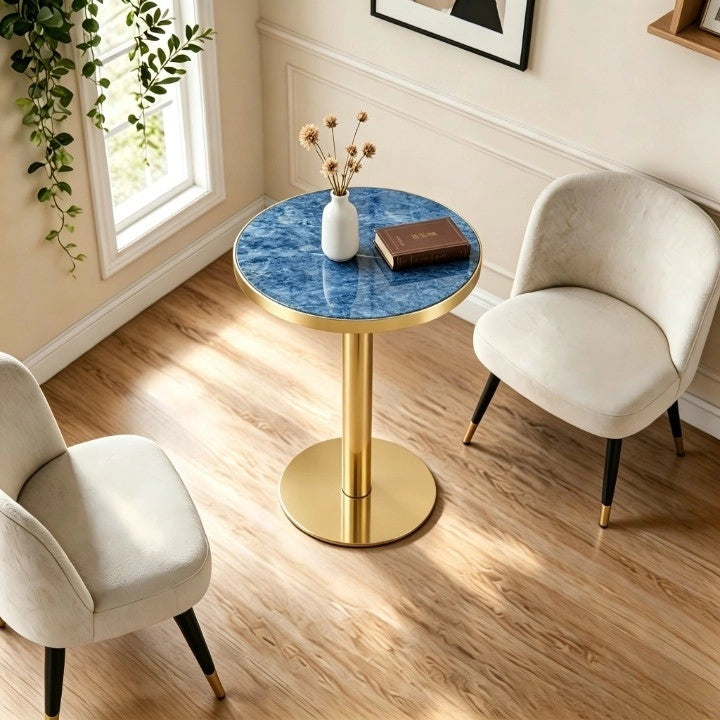 Tavolino basso rotondo con piano effetto marmo e bordo in metallo dorato, per soggiorno e camera da letto, blu, diametro 60 cm
