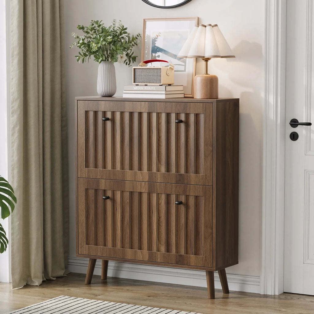Scarpiera alta 80 cm color noce, design verticale scanalato stile medievale per ingresso e corridoio
