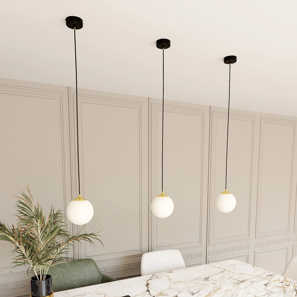 Sospensione Contemporanea Nuada 1 Luce In Acciaio Nero/Oro Sfera Vetro Bianco