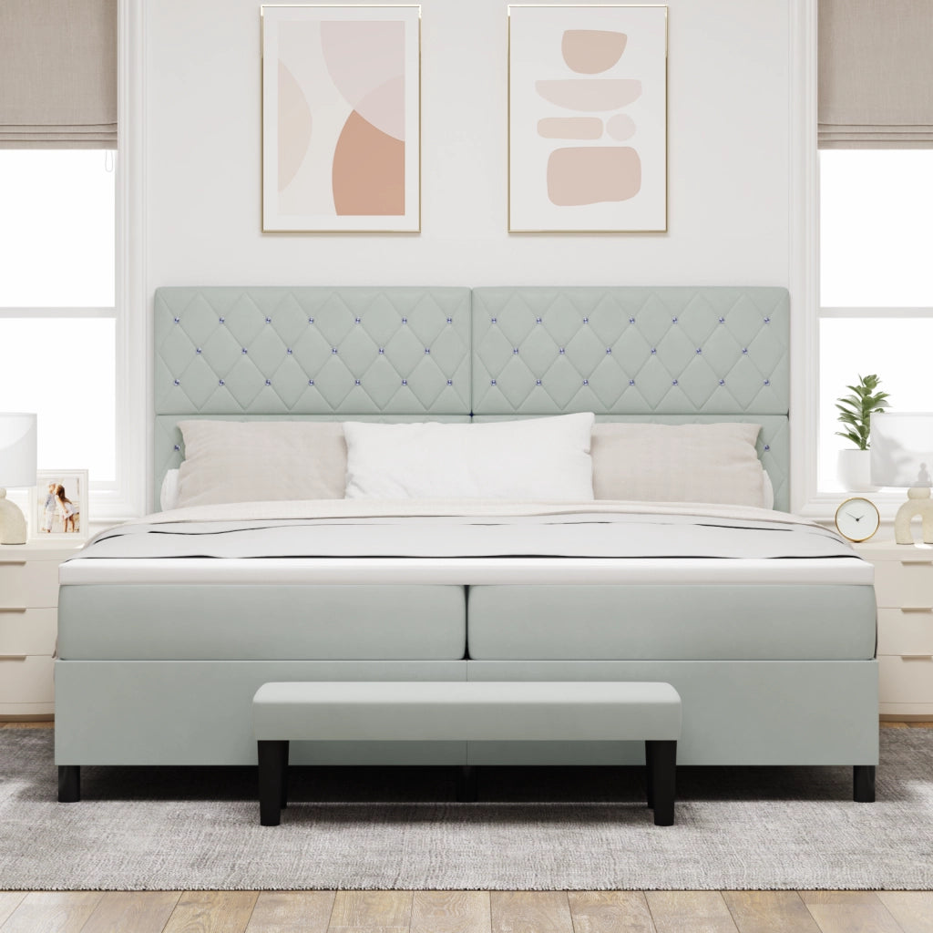 Letto Box Spring con Materasso e Panchetta Grigio Chiaro 200x200 cm in Velluto