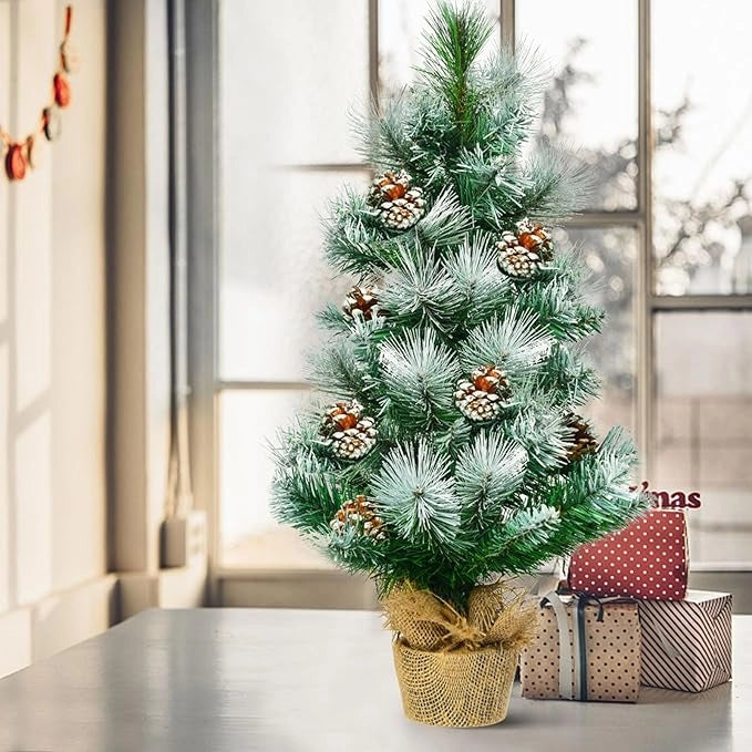 Mini Albero di Natale 60 cm, Albero di Natale Piccolo con 48 Rami, 8 Pigne, Base in Cemento e Lino, Albero di Natale Innevato da Tavolo per Casa e Ufficio, Verde