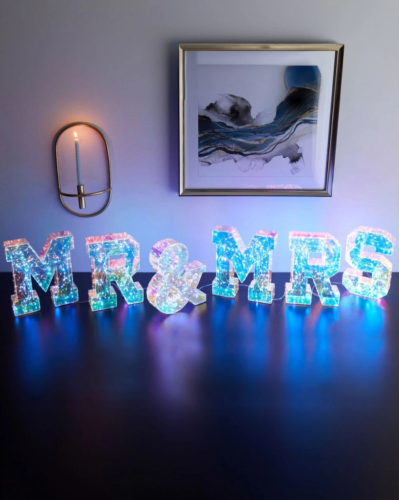 6 pezzi LED Decorazione Multicolore Iridescente Lettera Luci Mr&Mrs Segnali luminosi USB in polvere