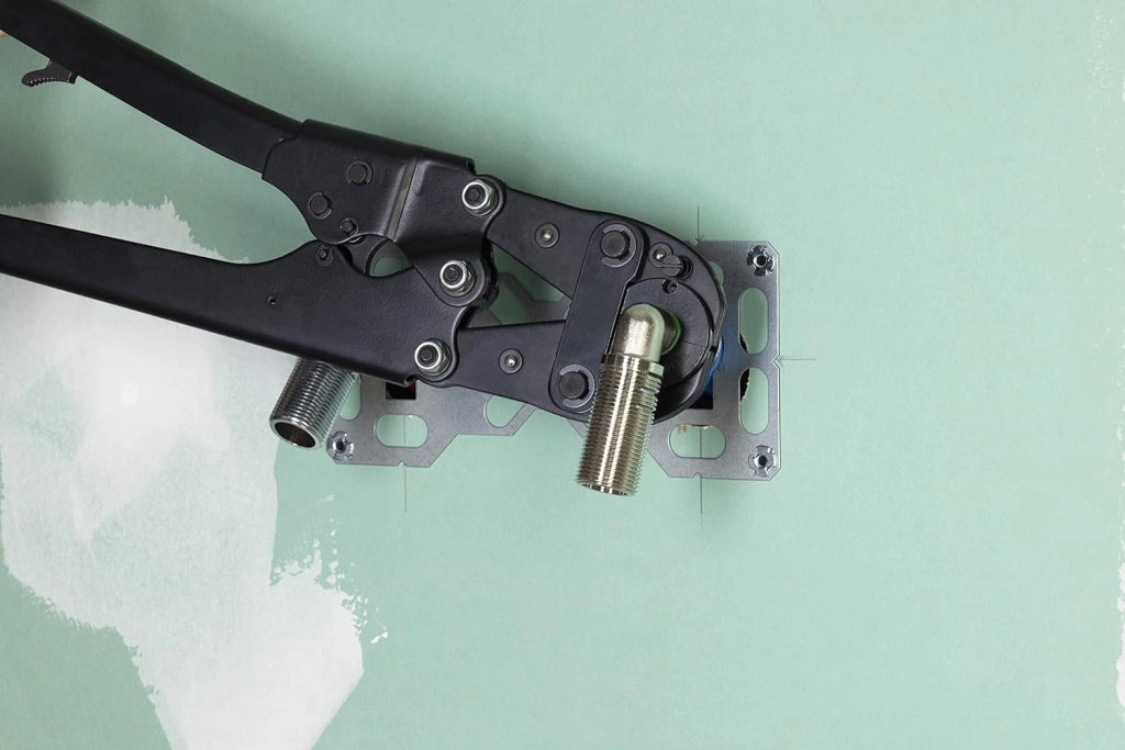 FIXSYSTEM Kit giradischi uscita paratia per tubo PER a crimpare Ø16 - uscite interasse 150 millimetri maschio 20x27 (3/4) per rubinetto doccia/vasca - Installazione visibile