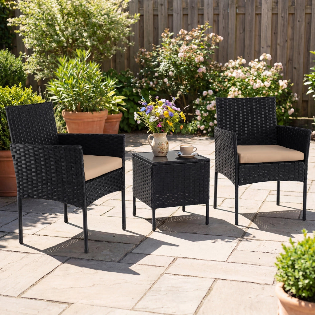 Set mobili da giardino 3 pezzi in rattan con tavolino vetro temperato e 2 poltrone, Arredamento esterno per patio balcone e piscina Giallo