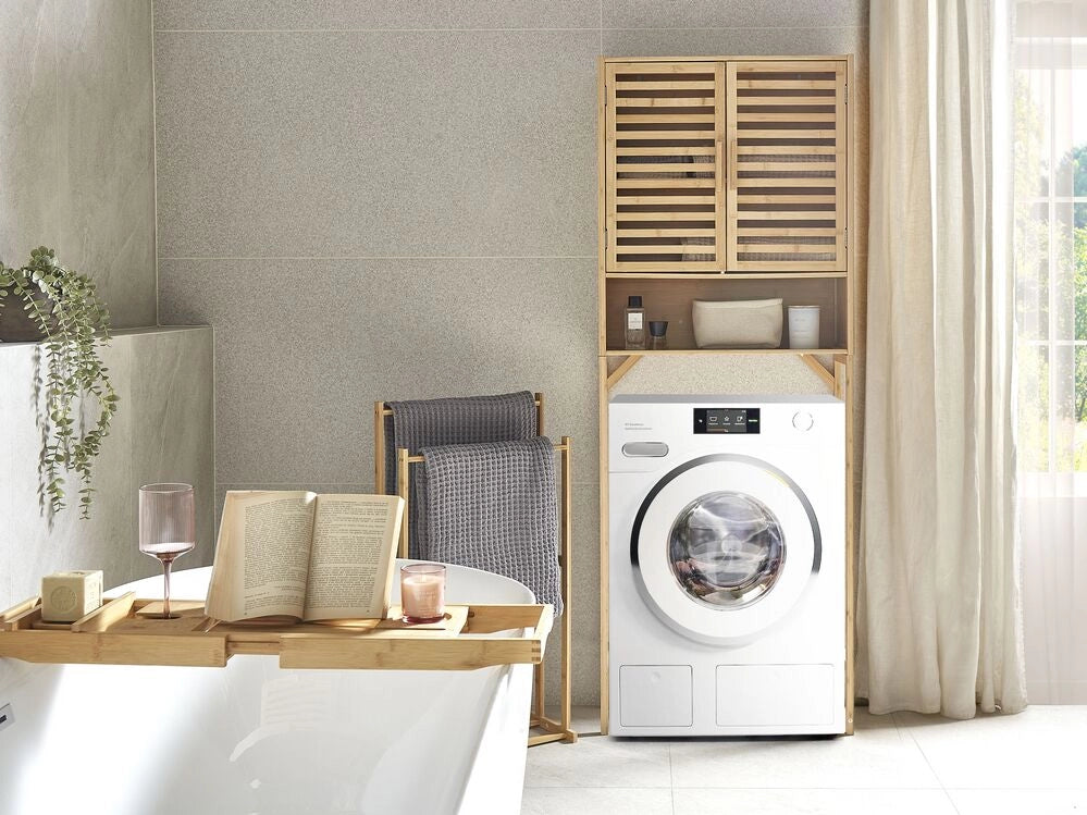 Mobile da bagno in bambù sopra la lavatrice marrone chiaro Stile minimalista