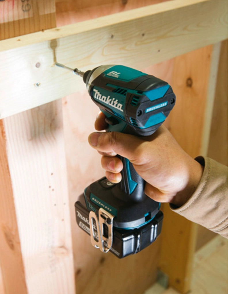 MAKITA Kit DLX7014PTJ (DDF484+DTD154 +DGA506+DHR243 +DTM51+DJV182 +DHS680 + 5x5,0Ah +DC18RD + 2xMAKPAC 2 +MAKPAC 3 + 2xMAKPAC 4)