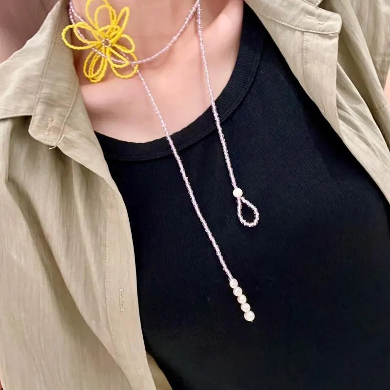 Collana con fiore di cristallo fatta a mano: gioiello con perline intrecciate
