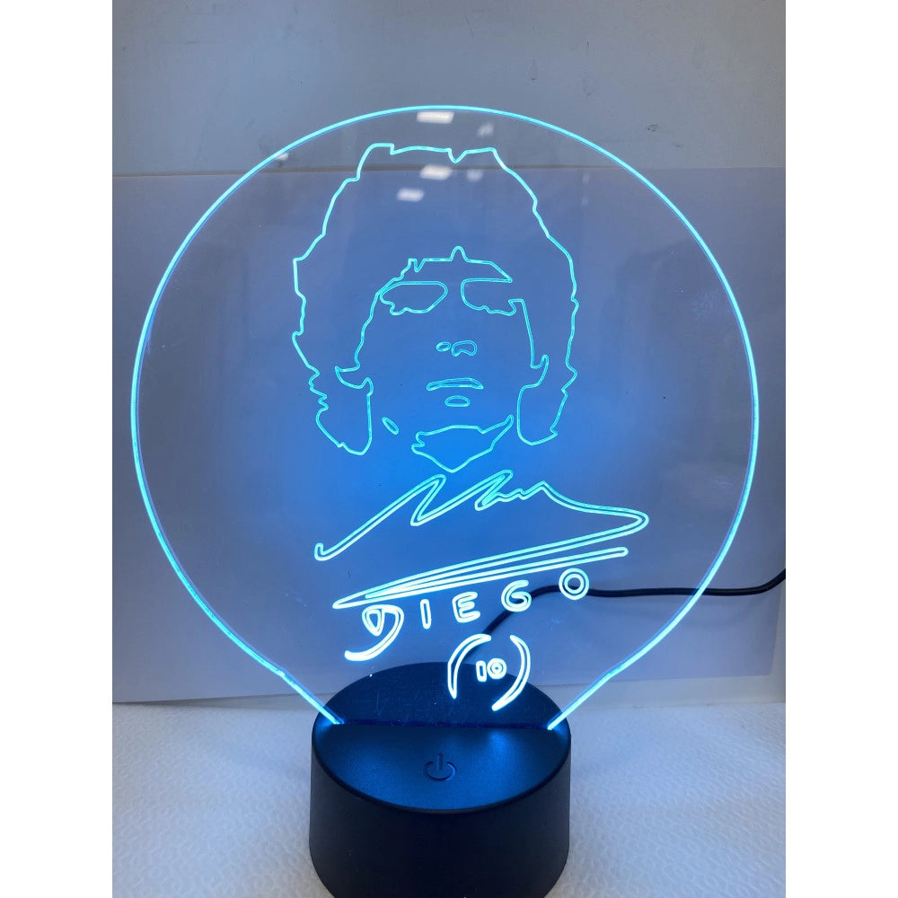 Trade Shop - Lampada Da Tavolo A Batterie Usb Con Volto Stilizzato Di Diego Armando Maradona -