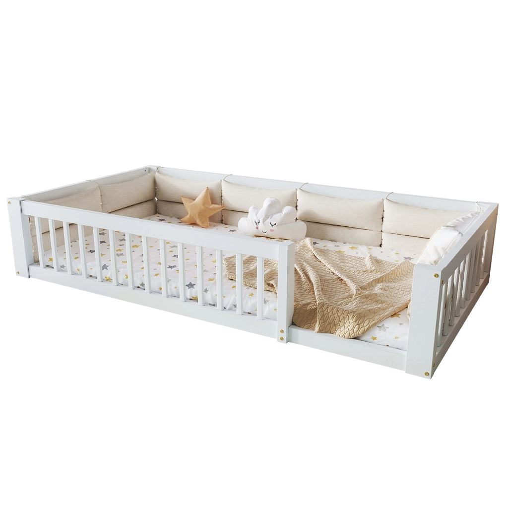 Letto piattaforma 90x200 cm con sponde laterali e cuscini; bianco