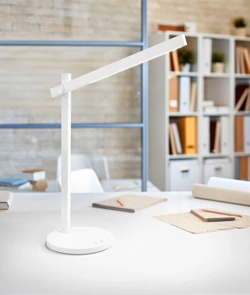 Lampada da tavolo in alluminio bianco Ruler regolabile a 180° Interruttore touch on/off, CCT e dimmer sulla base LED 7W CCT 3000K 4500K 6500K 550Lm