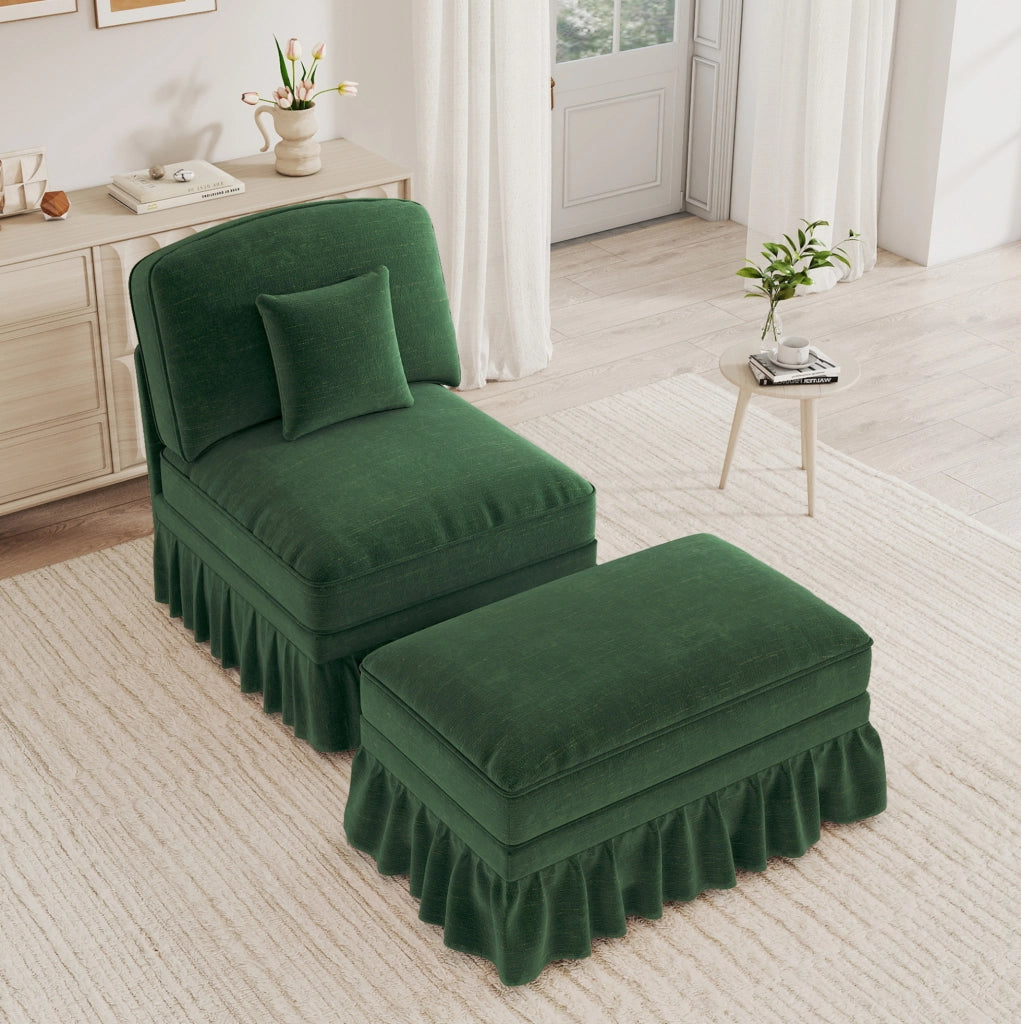 Poltrona lounge con poggiapiedi in ciniglia verde; rivestimento con balza rimovibile e cuscino mobile