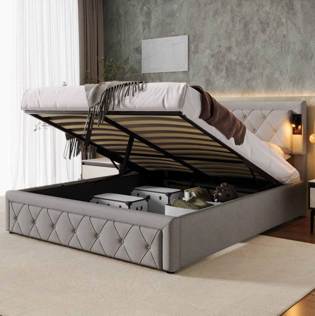 Letto matrimoniale imbottito con contenitore; luce integrata e porte USB; in lino grigio