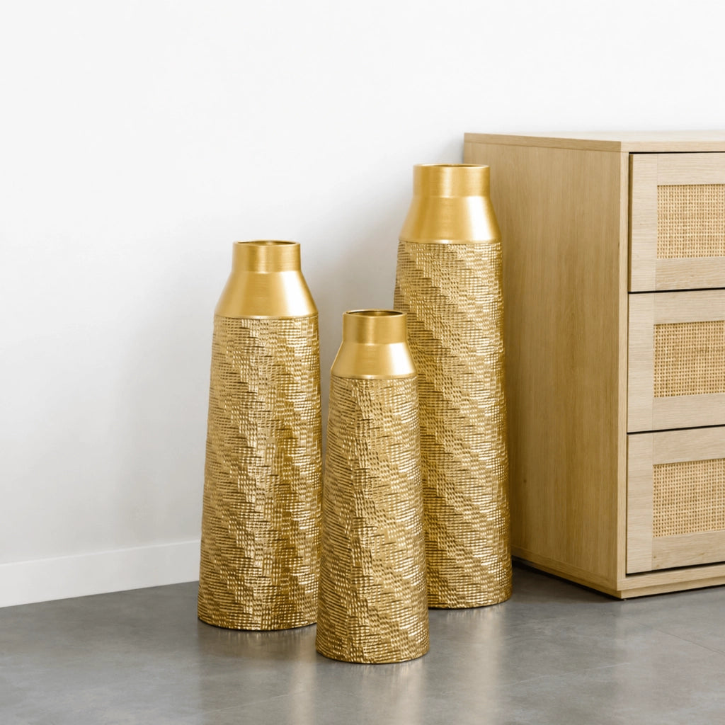 Vaso decorativo da pavimento set di 3 con texture lavorata a mano salvaspazio per interni in metallo oro e bianco