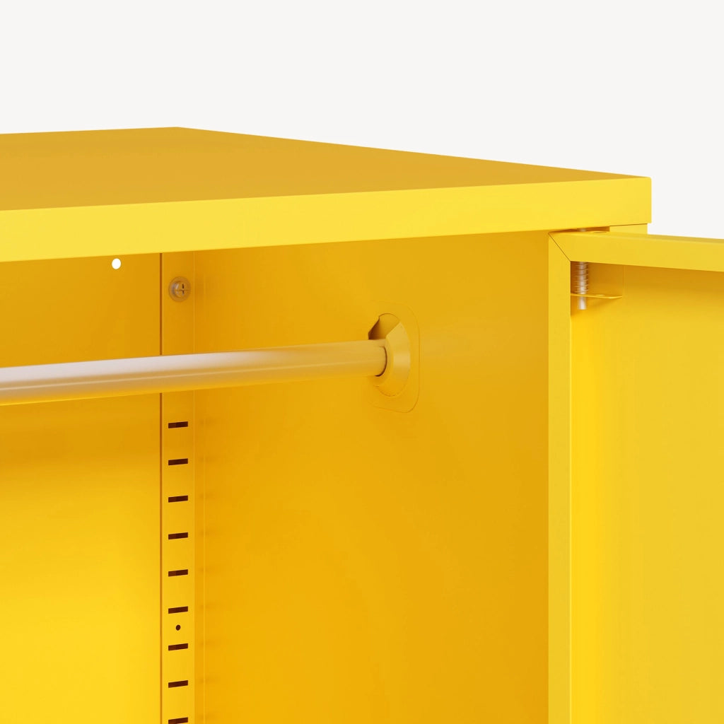 Armadio Guradaroba Esteli in Acciaio a 2 Ante con 2 Barre Appendiabiti e 4 Ripiani 170 x 80 x 45 cm - Giallo [en.casa]