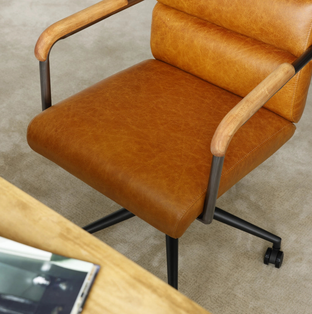 Sedia da ufficio in pelle marrone con ruote girevoli