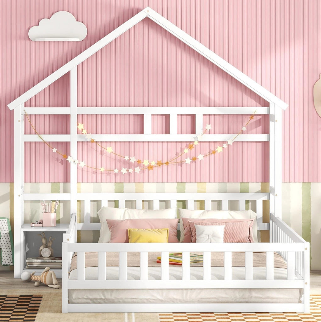 Letto per bambini a forma di casetta 140x200 cm con sponda di sicurezza e comodino; bianco