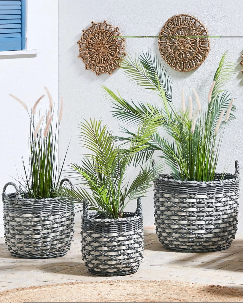 Set di 3 cesti per piante da esterno fioriere rivestite in rattan sintetico grigio e bianco