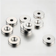Pacchetto di 10 magneti extra forti con foro, 2 kg di forza N42 10 x 3 mm diametro interna 3 mm piccoli magneti forti per bacheca magnetica bacheca da parete bacheca per ufficio cucina magazzino