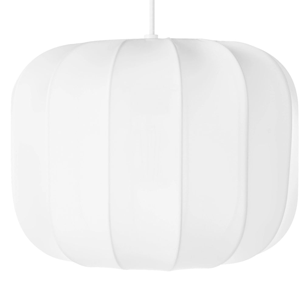 Lampada a sospensione con paralume in nylon bianco design moderno ideale per il soggiorno.