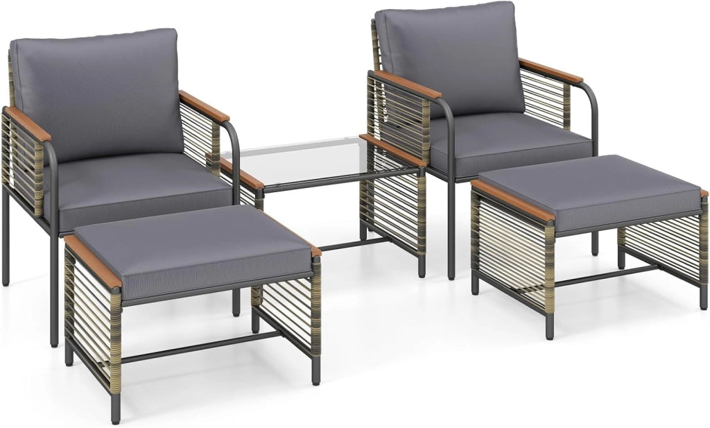 Set Salotto da Giardino Esterno 5 Pezzi con Cuscini, Mobili da Giardino in Rattan con 1 Tavolino in Vetro Temperato, 2 Sedie e 2 Ottomani, per Balcone, Terrazza, Patio (Beige)