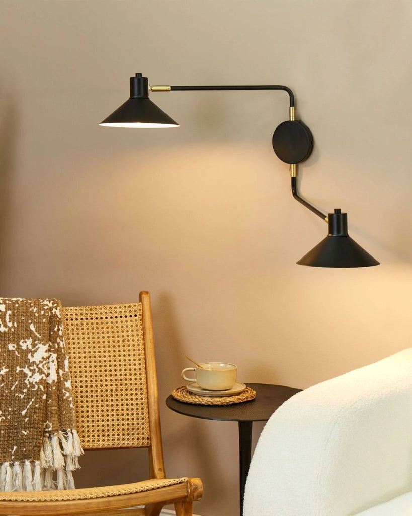 Lampada da parete in acciaio nero a 2 luci con paralumi a tamburo regolabili con elementi dorati Soggiorno moderno industriale Camera da letto