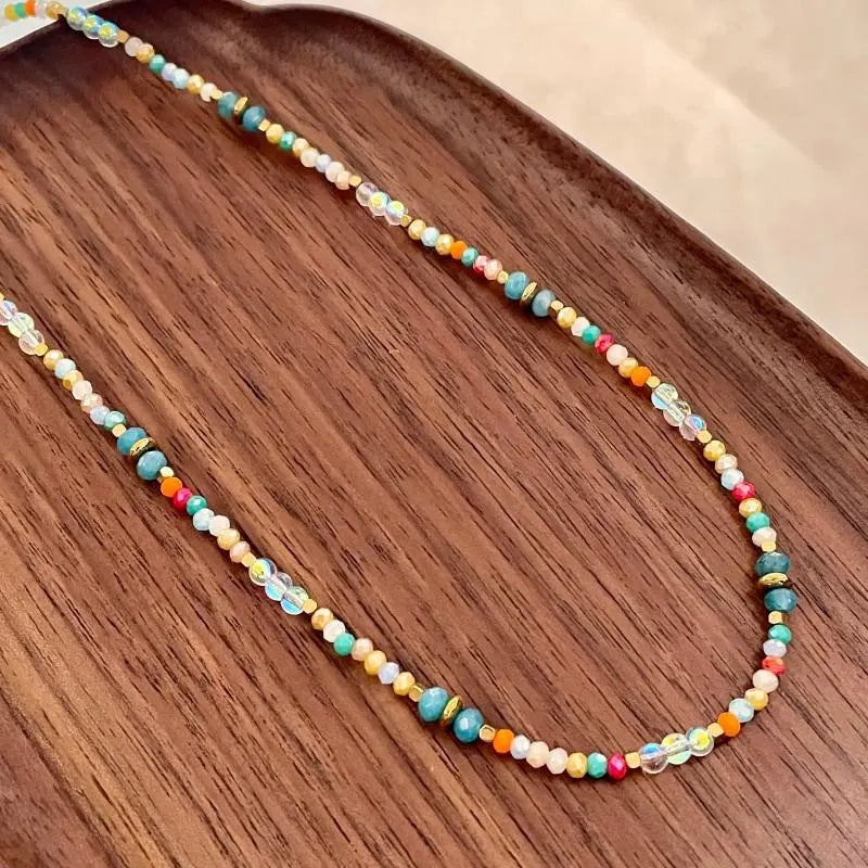 Collana con perline di cristallo: gioiello artigianale in pietra naturale