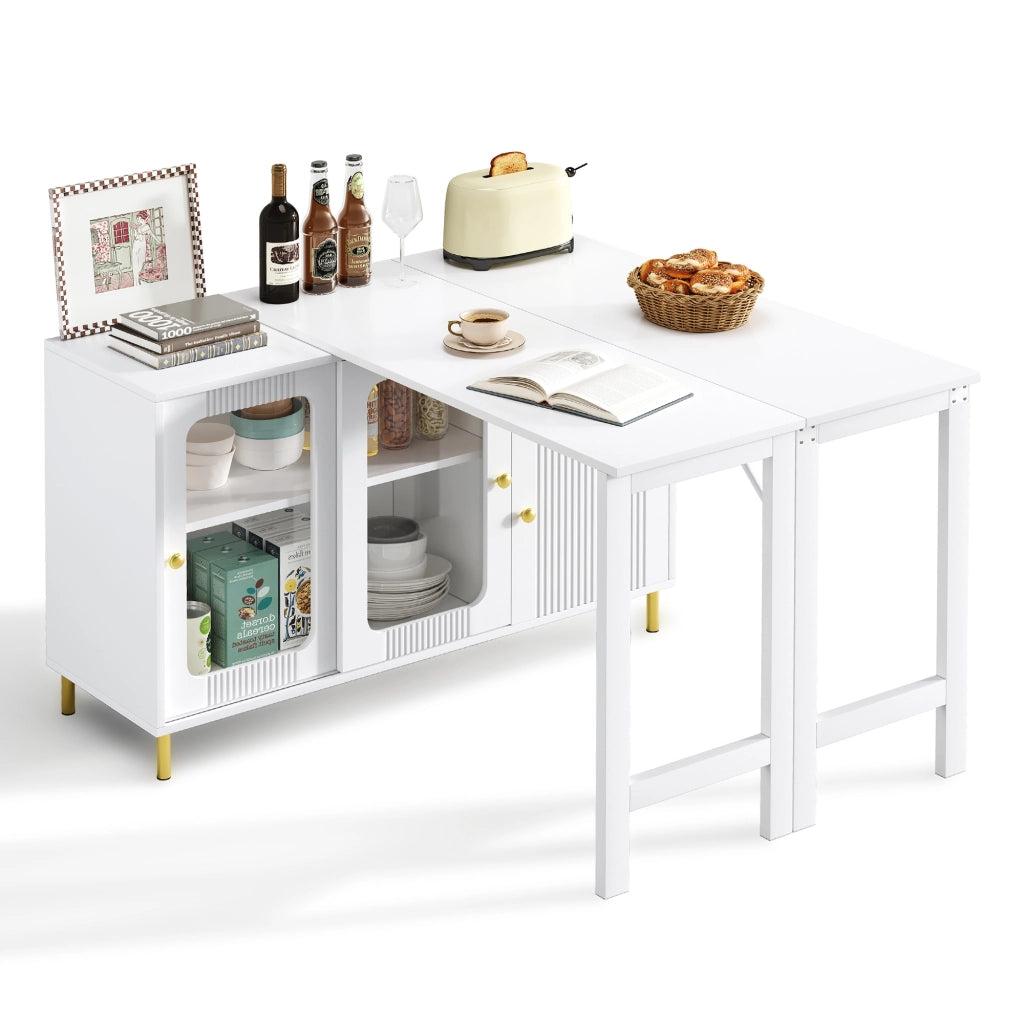 Sideboard moderno bianco con piano estensibile, ante scorrevoli in vetro e gambe metalliche dorate
