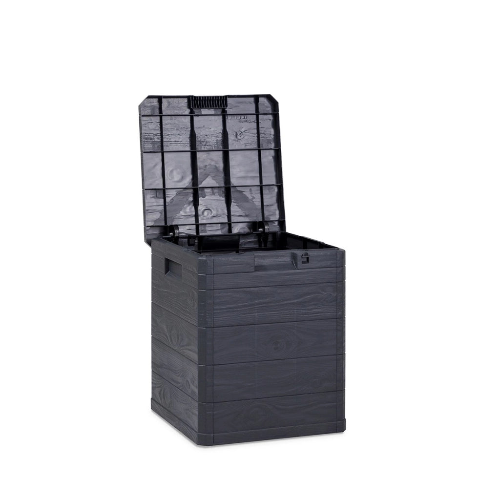 BAULE MULTIUSO WOODY'S 90 PER Baule multiuso Woody?s 90 litri in resina per interno colore antracite scuro predisposto per lucchetto ToomaxANTRACITE SCURO LT.90 ART.173  cm.42,5x44x50h.    TOOMAX