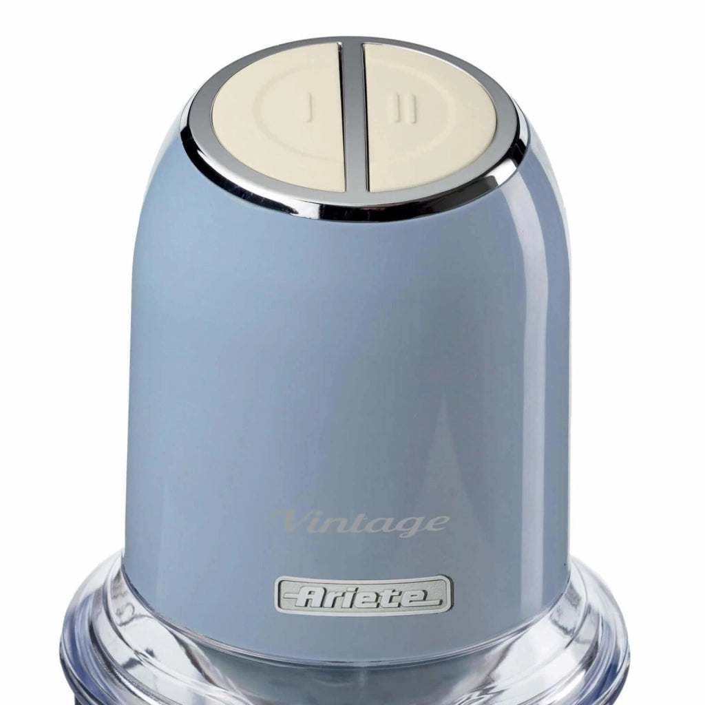 Ariete 438, Tritatutto Vintage, Chopper e Tritaghiaccio, 2 velocità, 4 lame in Acciaio Inox, Tazza graduata 600 ml, 400 W, BeigeTritatutto a 2 velocità , 2 pulsanti e 4 lame in Acciaio Inox. Tritaverdure e Tritaghiaccio. Tazza graduata da 600ml.